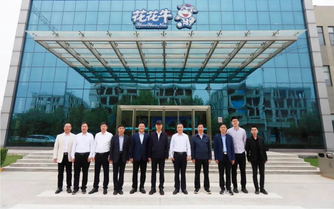 中國工程院院士任發(fā)政蒞臨花花牛乳業(yè)集團調(diào)研指導(dǎo)工作
