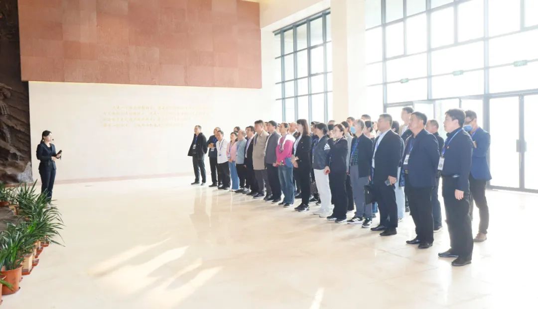 傳承紅色基因·踐行初心使命 | 花花牛乳業(yè)集團(tuán)黨務(wù)干部赴河南大別山干部學(xué)院開(kāi)展綜合素質(zhì)提升教育培訓(xùn)