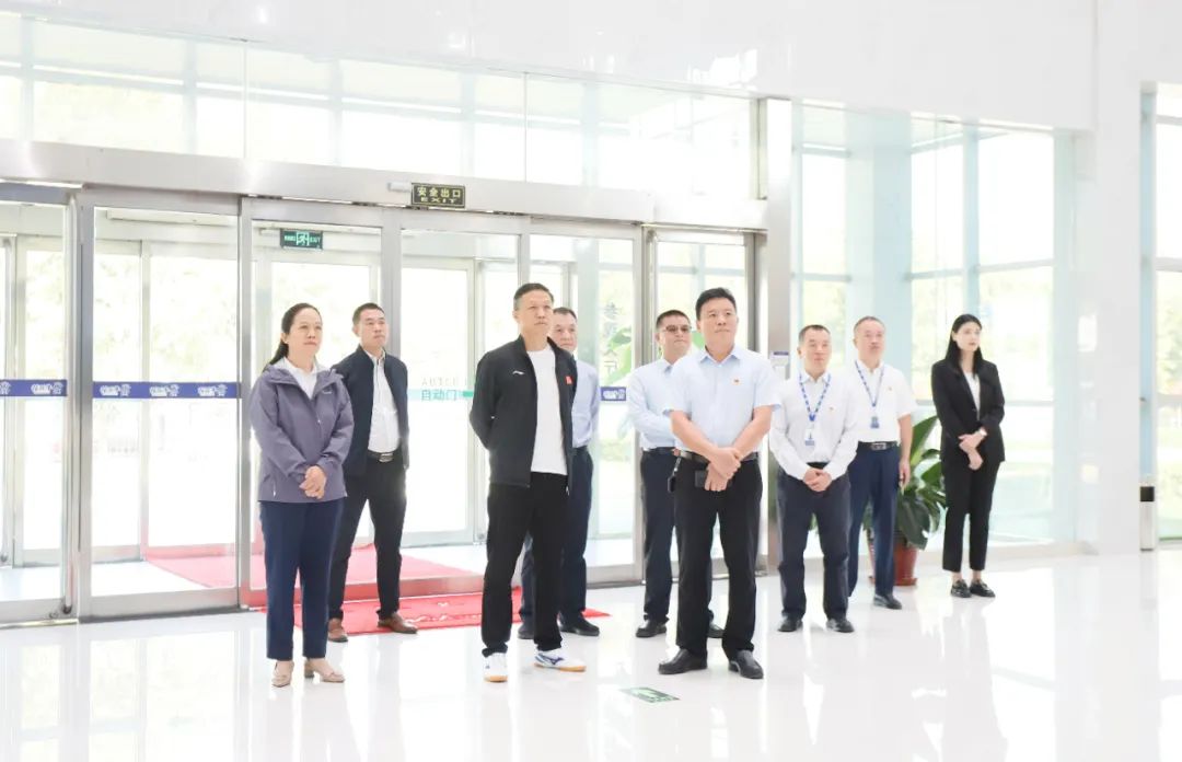 快樂(lè)過(guò)“雙節(jié)”，安全不放假｜河南農(nóng)投集團(tuán)黨委書記、董事長(zhǎng)李曉寰一行蒞臨花花牛乳業(yè)集團(tuán)開(kāi)展“雙節(jié)”安全生產(chǎn)大檢查活動(dòng)并慰問(wèn)一線職工、