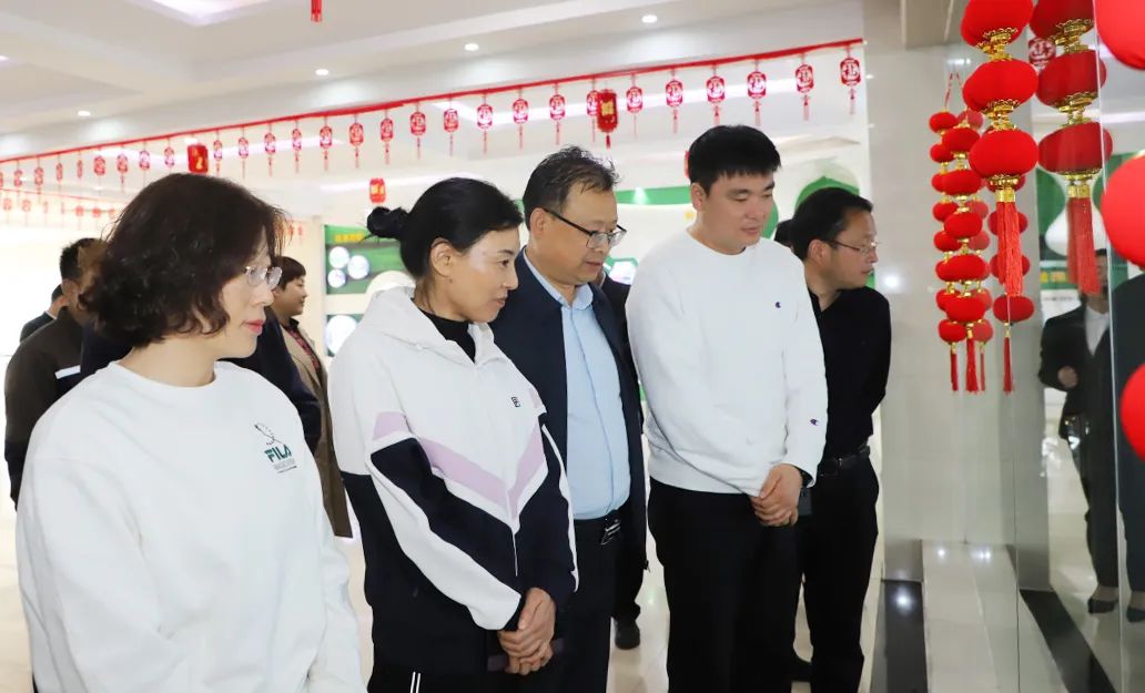 花花牛丨駐馬店市遂平縣政協(xié)黨組書記、主席張衛(wèi)東一行蒞臨花花牛魯山瑞亞牧場(chǎng)參觀