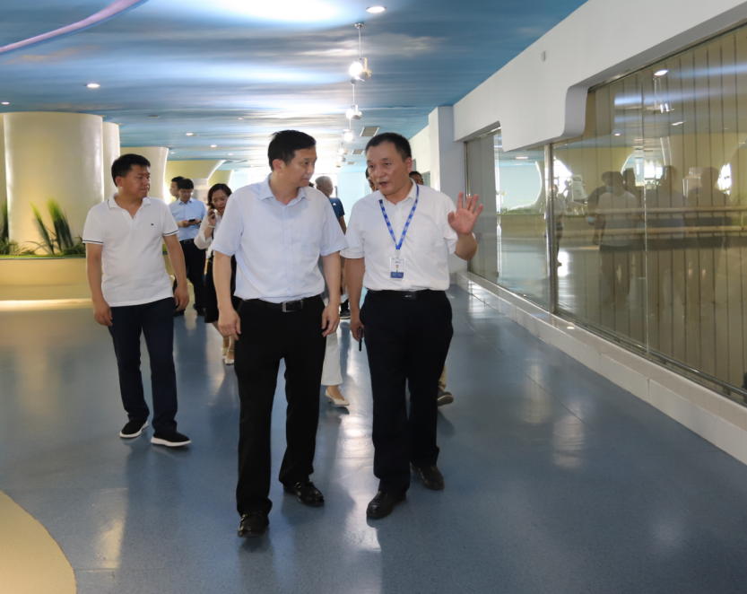 快訊|鄭州市二七區(qū)委副書記、區(qū)長(zhǎng)虎榮鑫蒞臨河南花花牛乳業(yè)集團(tuán)調(diào)研