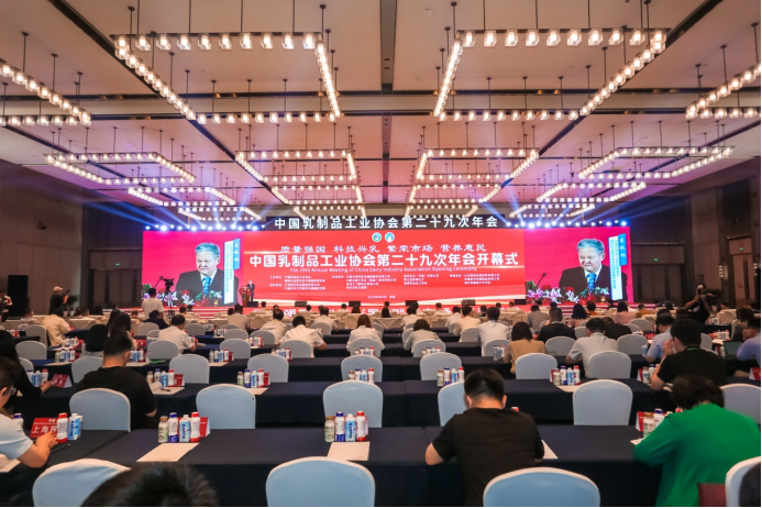參觀拓思路 交流促發(fā)展 | 集團領(lǐng)導(dǎo)參加中乳協(xié)第二十九次年會暨中國（國際）乳業(yè)技術(shù)博覽會并到江西